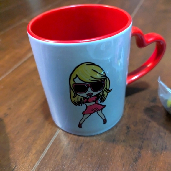 Taylor Swift Swiftie Bundle - Picture 3 of 16